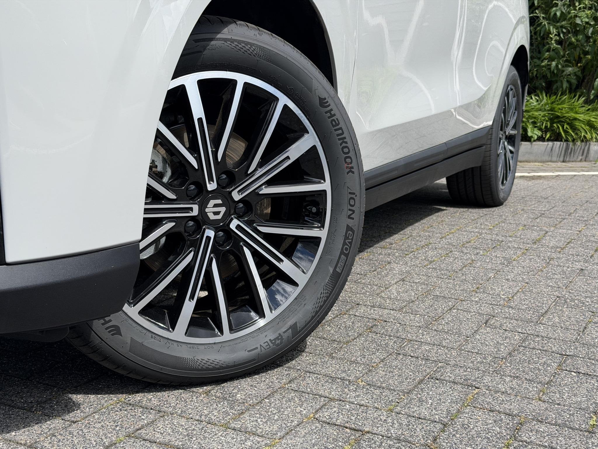 Leapmotor B10 Design Hybrid EV 18.8 kWh 218PK Automaat Navig, 12 maanden, Achterwielaandrijving, 4 cilinders, Hybride Elektrisch/Benzine