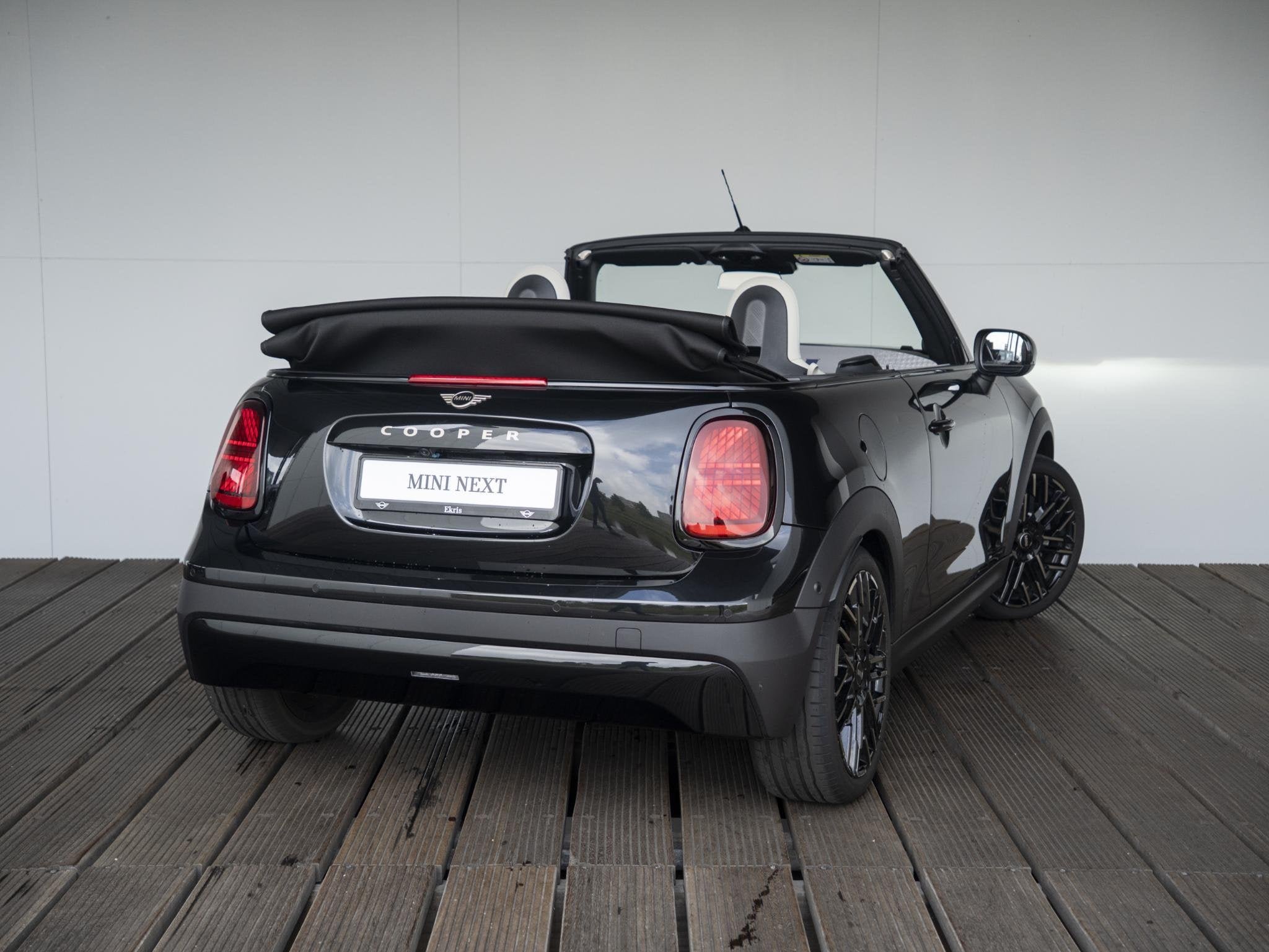 MINI Cabrio Cooper C Favoured | Pakket M, Auto's, 1998 cc, 15 km/l, 4 stoelen, Origineel Nederlands