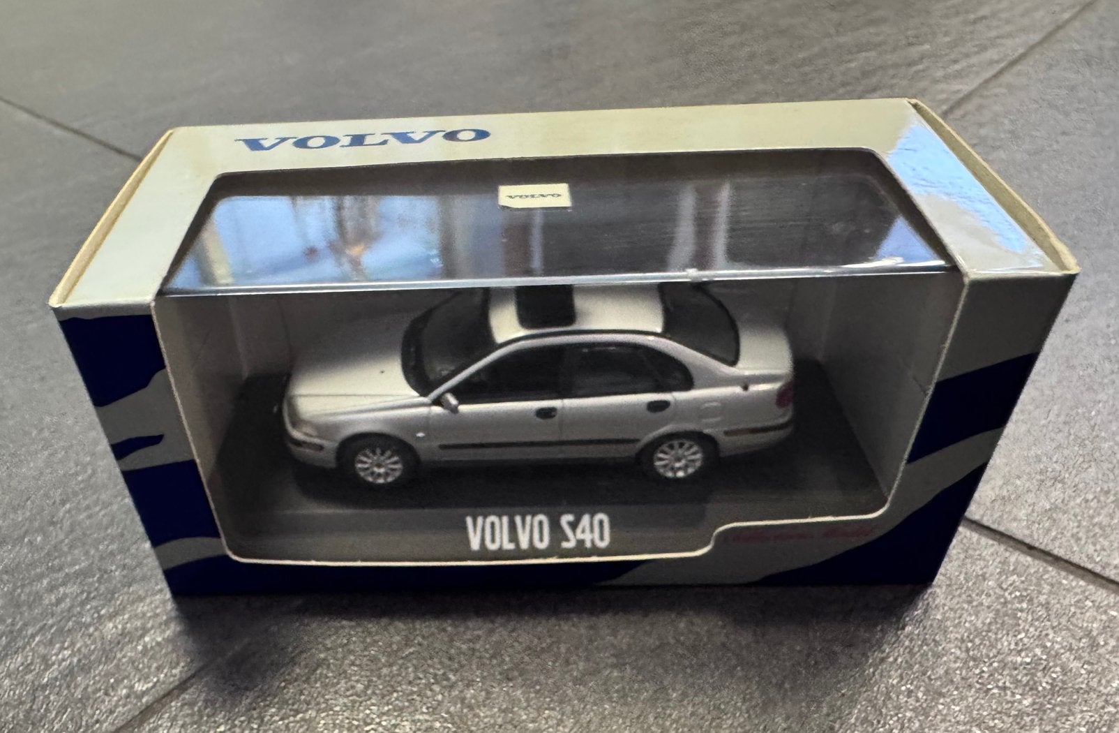 Minichamps Volvo S40 2000 zilver 1:43, Ophalen of Verzenden, Zo goed als nieuw, Auto, MiniChamps