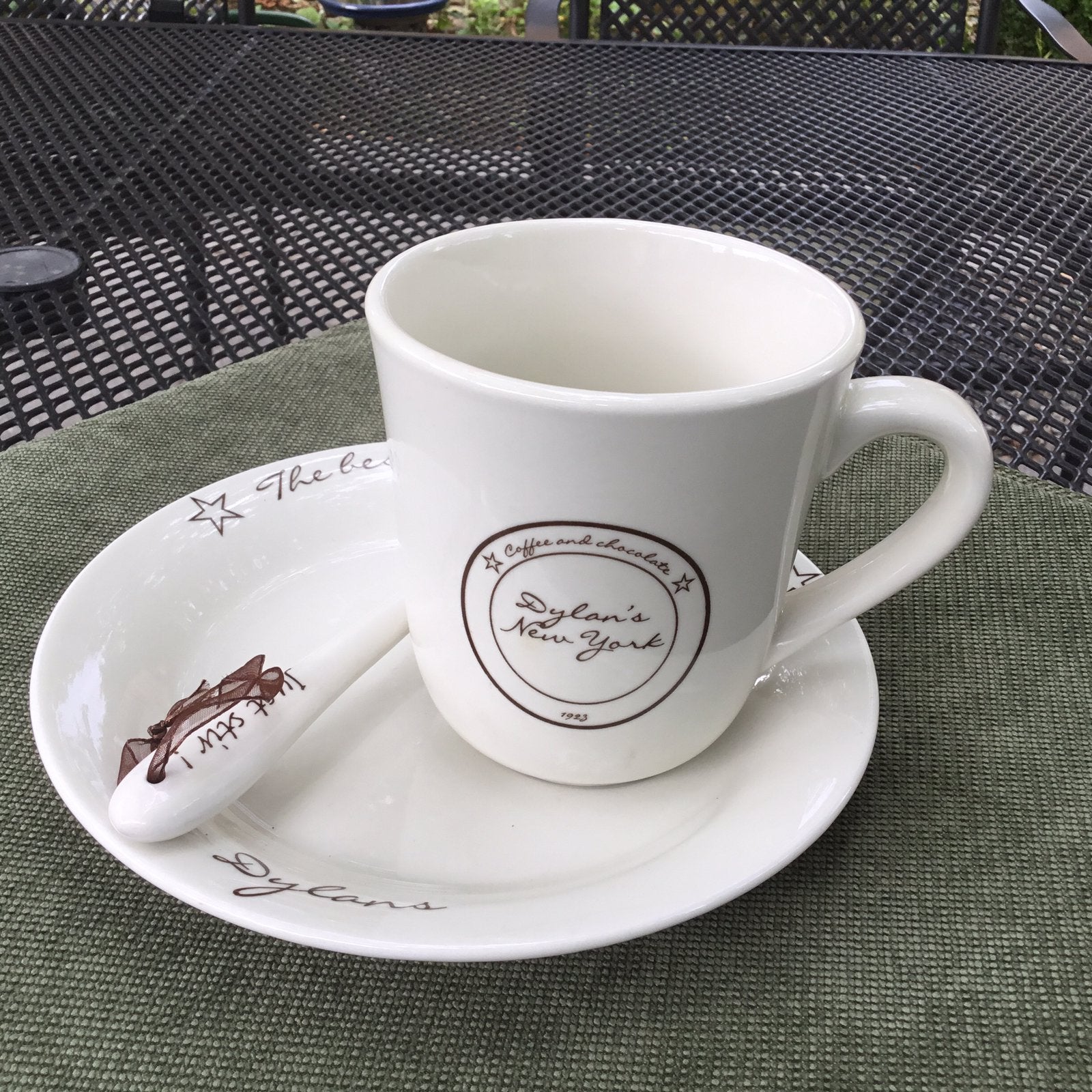 Grote chocoladebeker met bord en lepel Riviera Maison, 2x, Huis en Inrichting, Overige merken, Landelijk/Boerenbont, Zo goed als nieuw