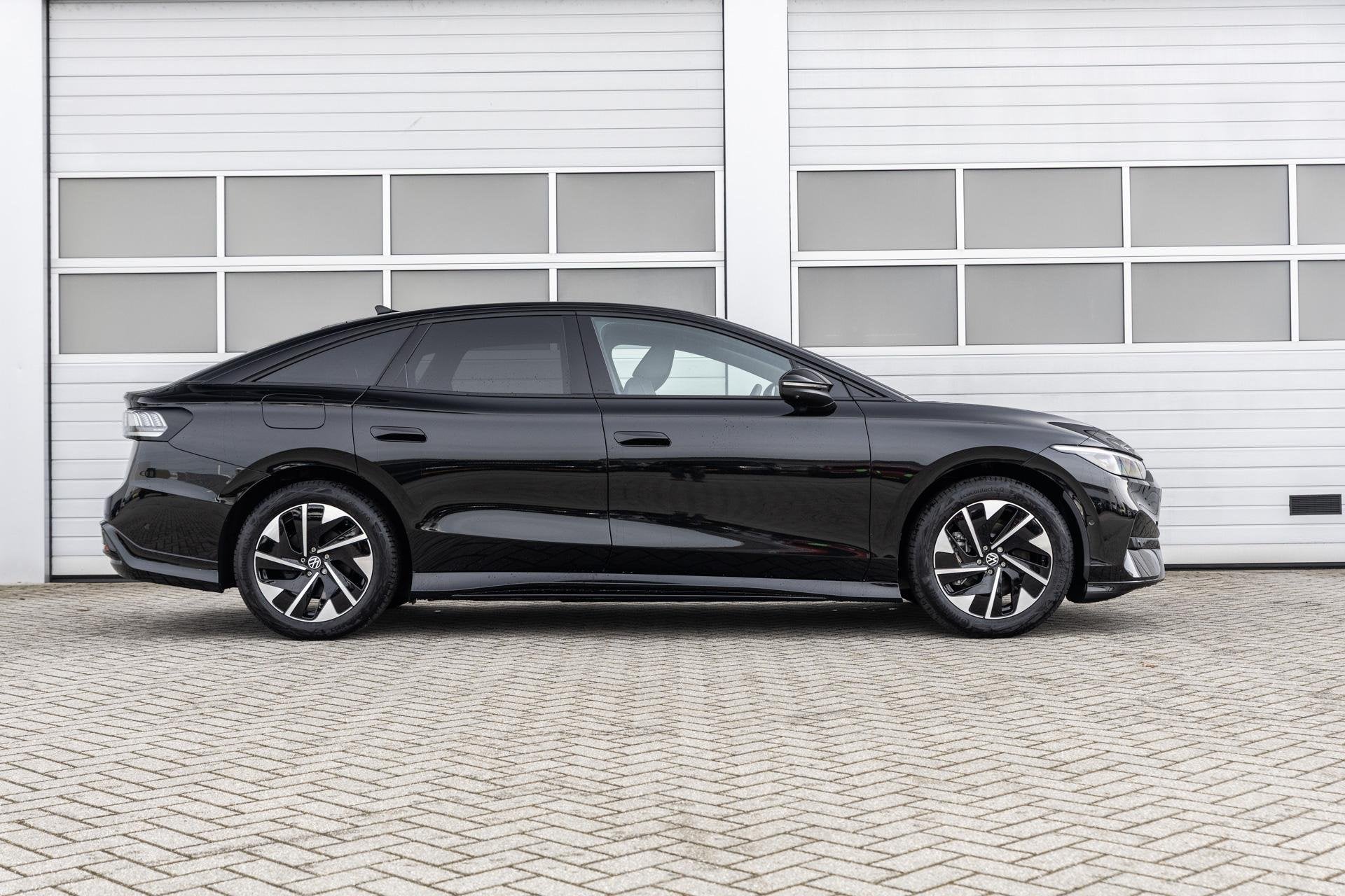 Volkswagen ID.7 286pk Pro Limited Edition 77 kWh | Trekhaak, Automaat, 12 maanden, Achterwielaandrijving, Zwart