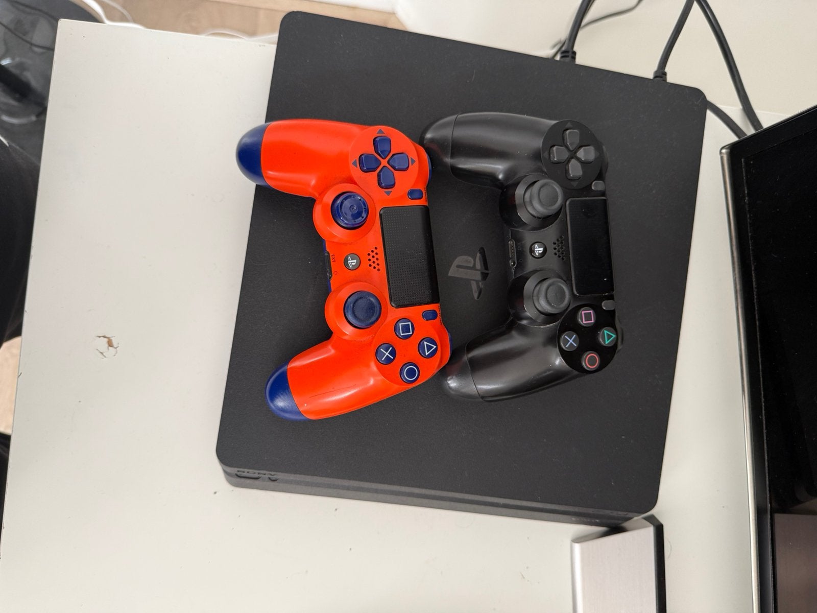 Playstation 4 met 2 controllers en verschillende spellen, Spelcomputers en Games, Spelcomputers | Sony PlayStation 4, Met 2 controllers
