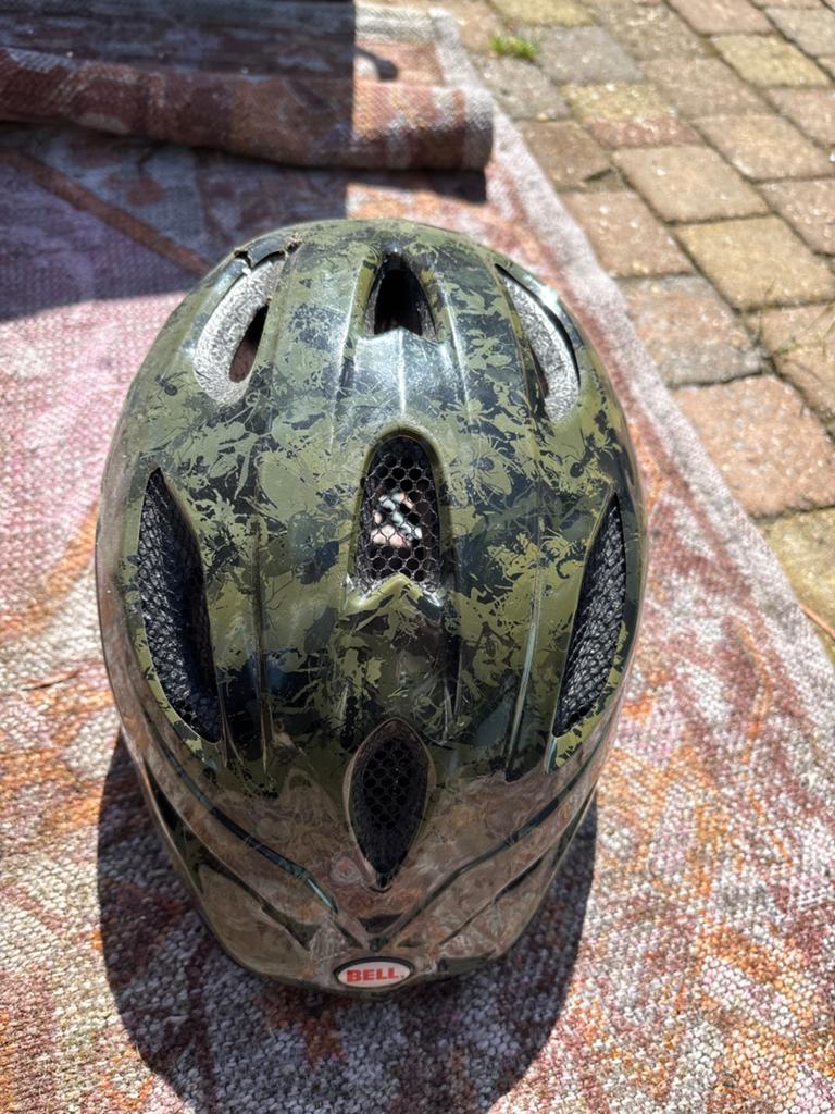 Kinder fietshelm - Bell - Camouflage, Ophalen, Zo goed als nieuw, Overige maten, Jongen of Meisje