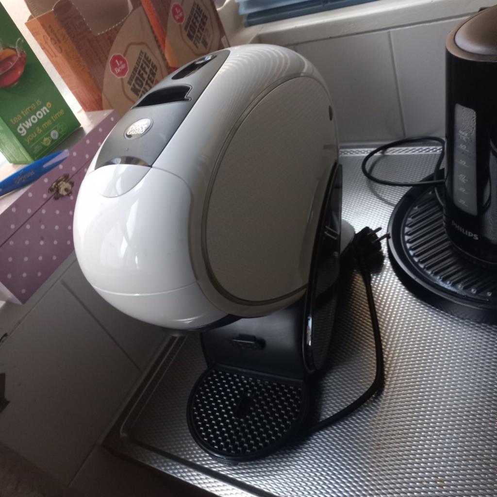 Zo goed als nieuwe Dolce Gusto koffiezetapparaat, Witgoed en Apparatuur, Koffiezetapparaten, Ophalen of Verzenden, Zo goed als nieuw