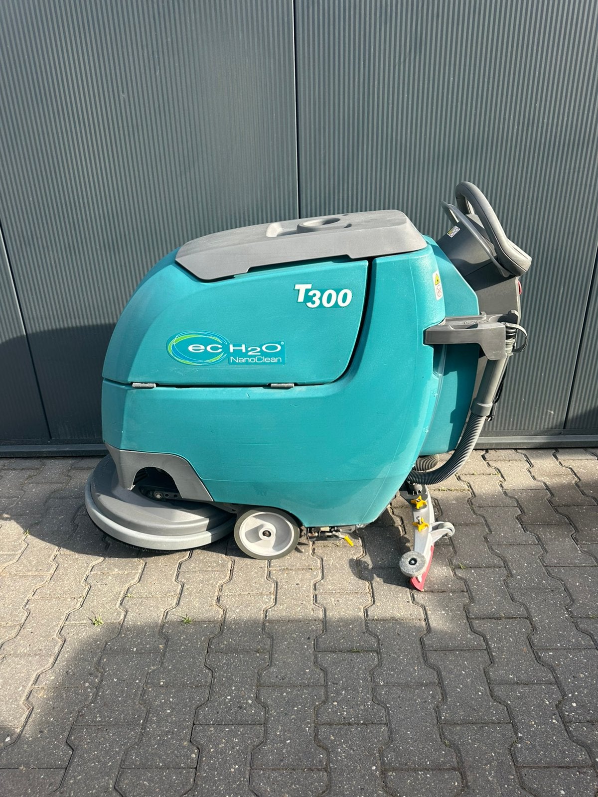 Tennant T300 Schrob-/Zuigmachine – Technisch 100%, Ophalen