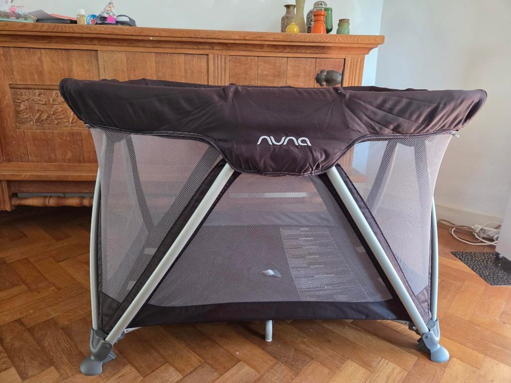 Nuna Sena aire reisbed/campingbed incl. baby-inzet + matras, Kinderen en Baby's, Babywiegjes en Ledikanten, Ophalen, Gebruikt