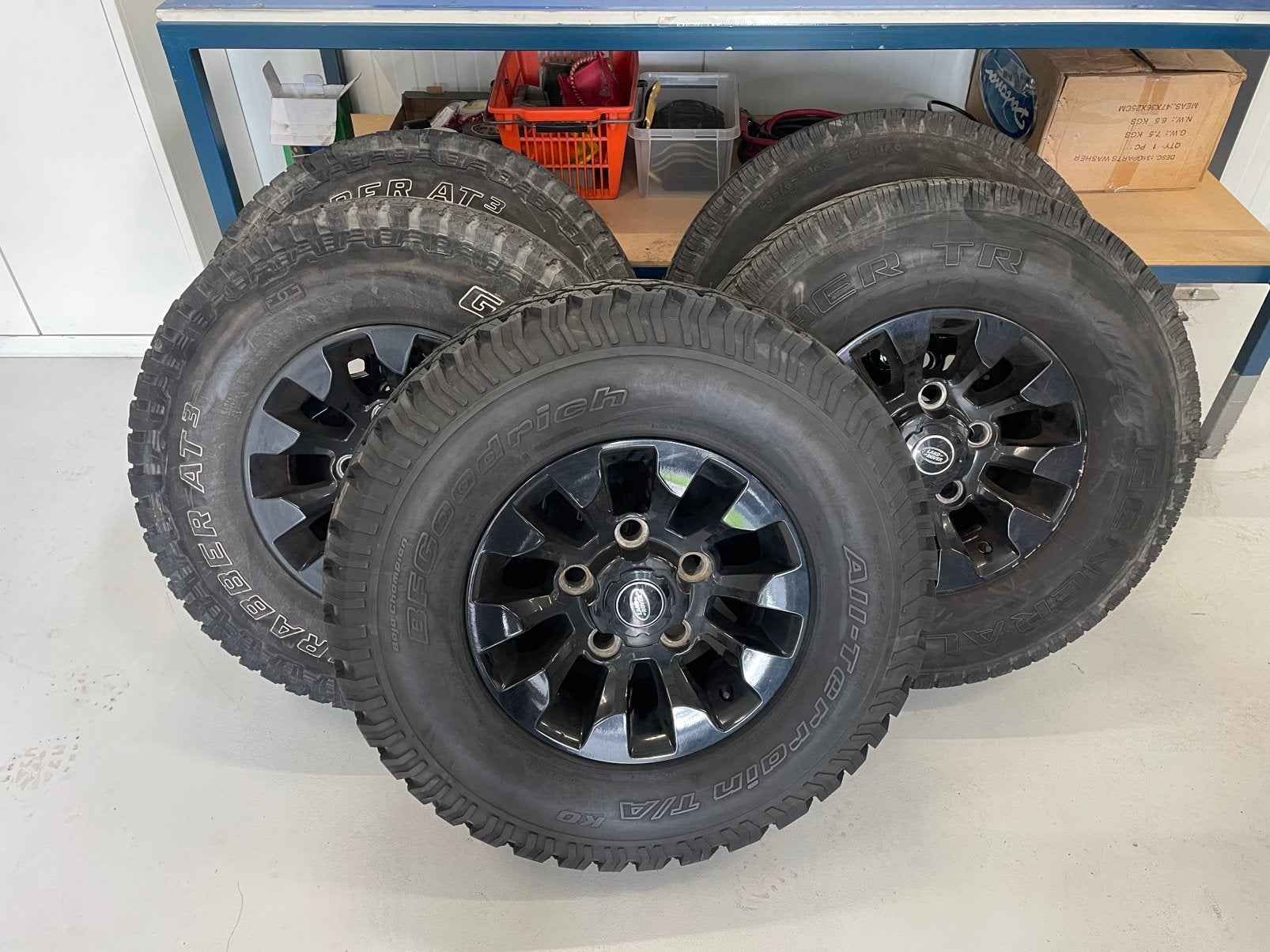 Land Rover Defender Sawtooth-velgen | 235/85 R16 | Set van 5, Ophalen, 16 inch, 235 mm, All Season