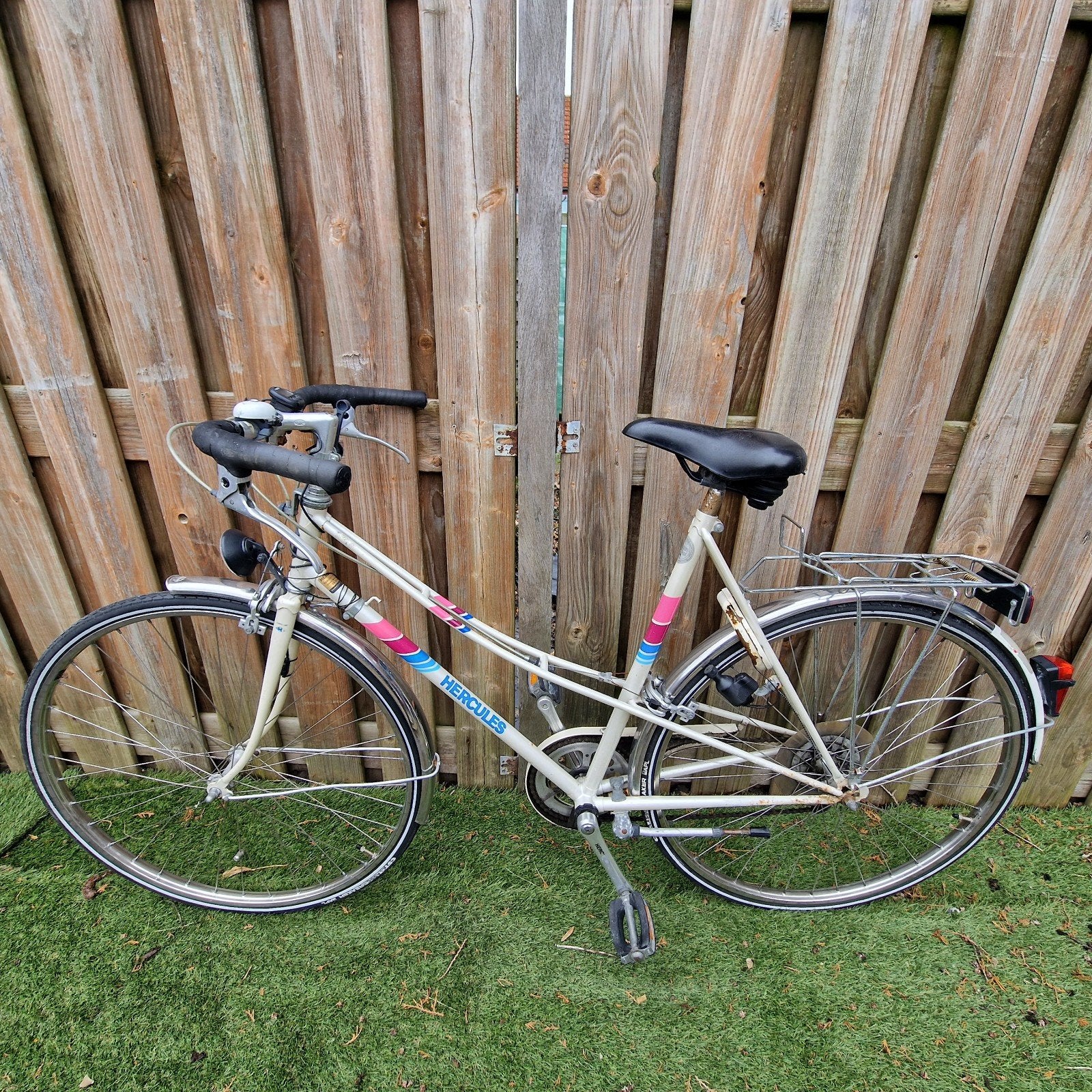 Hercules damesfiets met versnellingen, Fietsen en Brommers, Fietsen | Dames | Sportfietsen en Toerfietsen, Ophalen, Gebruikt, Minder dan 10 versnellingen