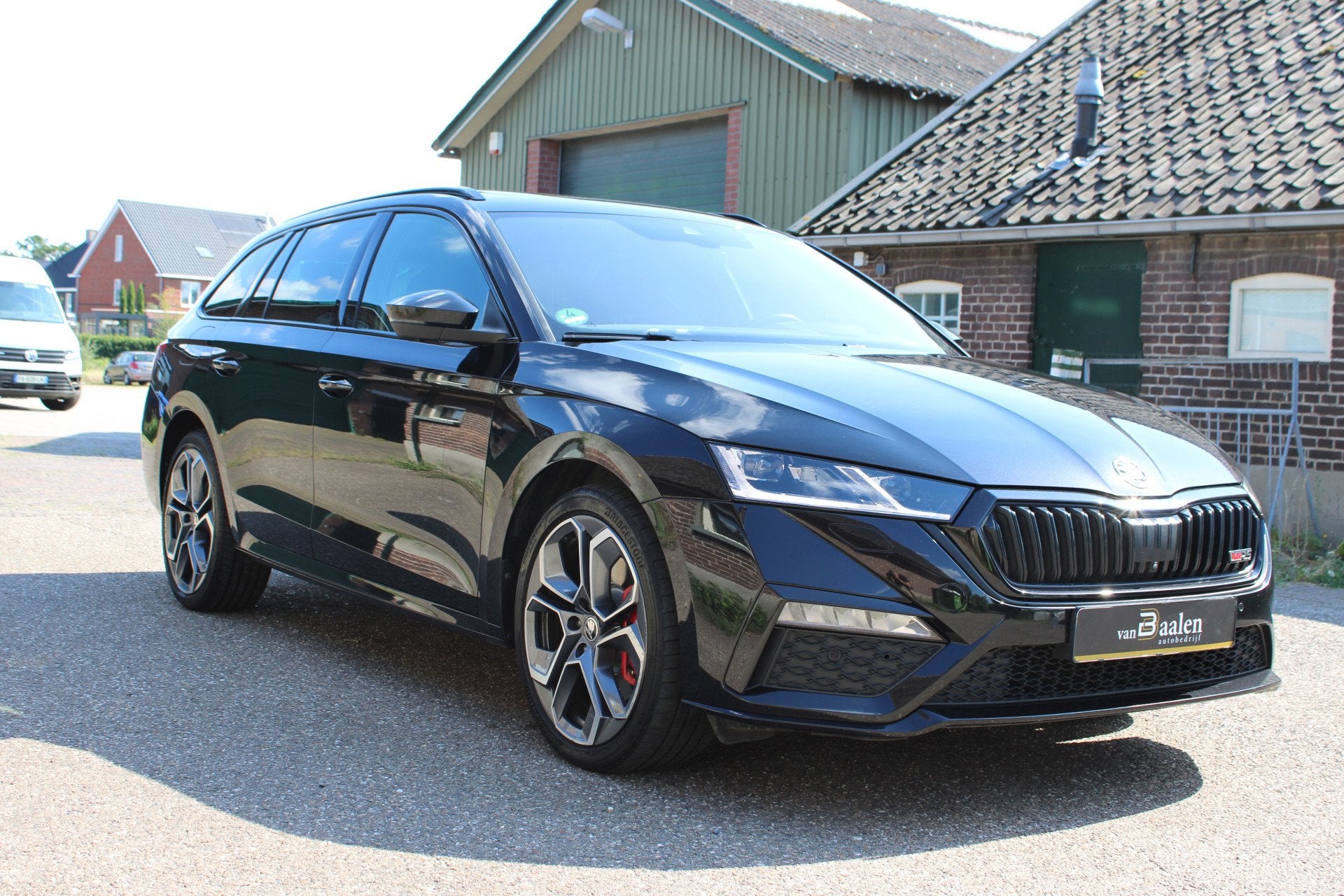 Skoda Octavia Combi 1.4 TSI RS iV PHEV SOh 93% LEER PANO LED, Auto's, Dealer onderhouden, Gebruikt, 4 cilinders, Alcantara