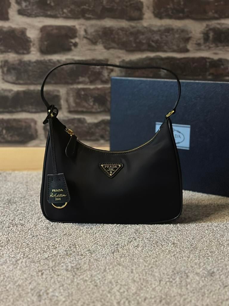 ORIGINEEL Prada Re-Edition 2005 | In zeer goede staat!, Sieraden, Tassen en Uiterlijk, Tassen | Damestassen, Ophalen, Zo goed als nieuw