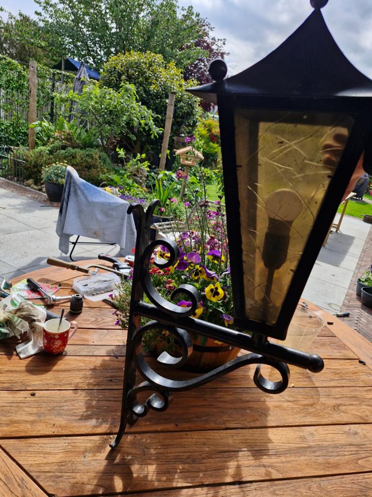 Mooie nostalgische gietijzeren wandlamp groot model, Ophalen, Wandlamp, Netvoeding, 50 tot 250 watt