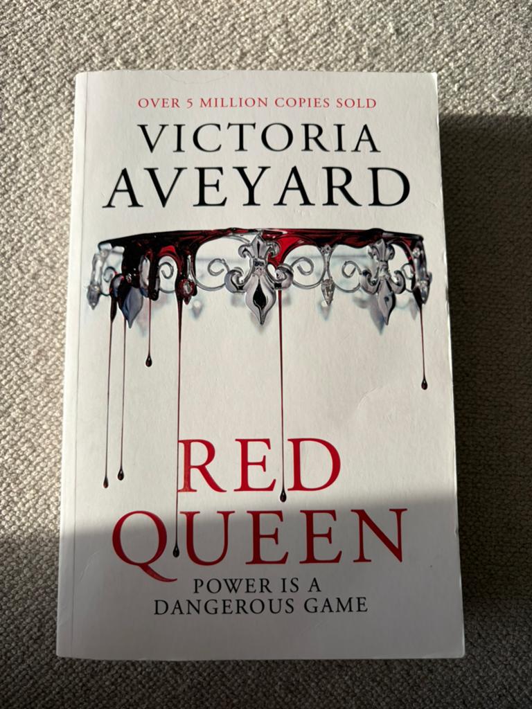Red Queen in english, Ophalen, Zo goed als nieuw