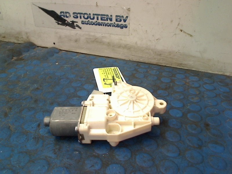 Motor Raammechaniek Links Voor B (W246/W242) 2012, Gebruikt, Mercedes-Benz AG, Mercedes-Benz, Mercedesstraße 120, Stuttgart 70372, , Duitsland