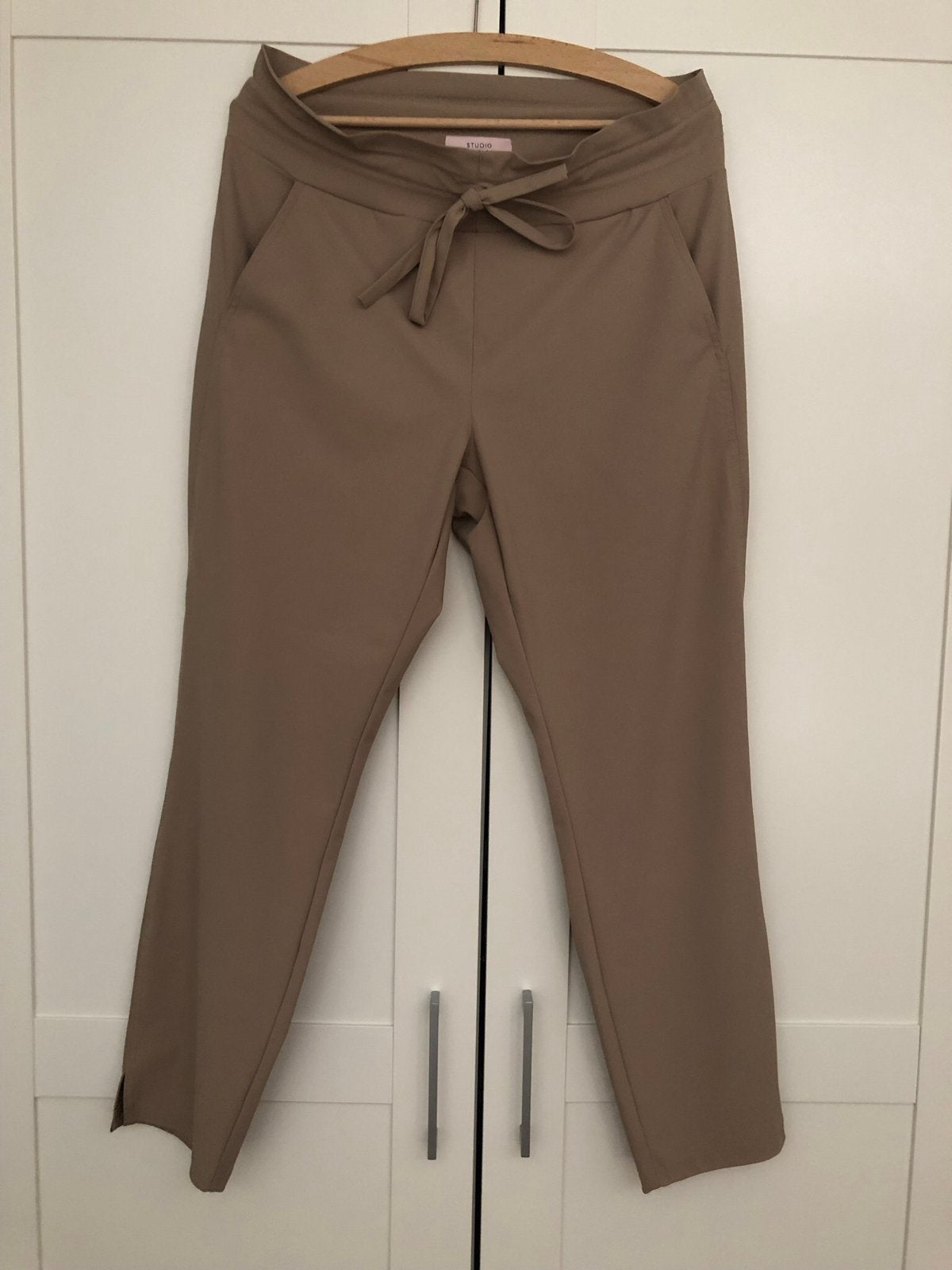 Zgan mooie Studio Anneloes broek L, Verzenden, Beige, Maat 42/44 (L), Zo goed als nieuw
