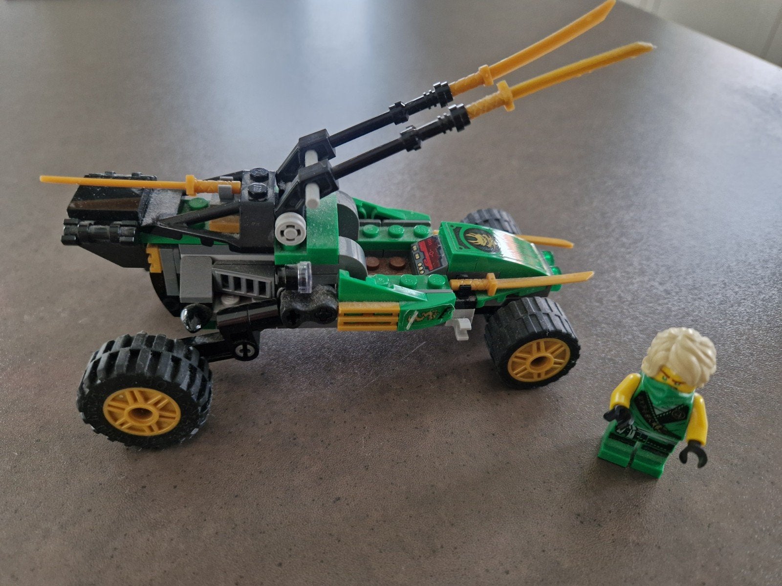 Lego Ninjago 71700 Jungle Raider met Lloyd minifiguur