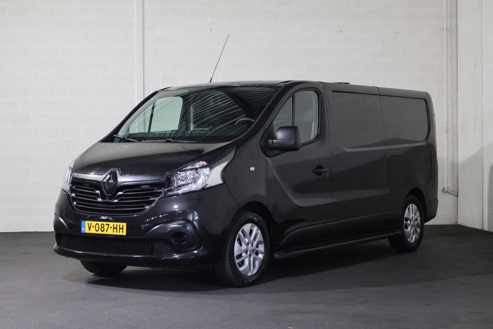 Renault Trafic 1.6 dCi 120pk L2 H1 Airco Navigatie, Voorwielaandrijving, Gebruikt, Euro 6, 4 cilinders