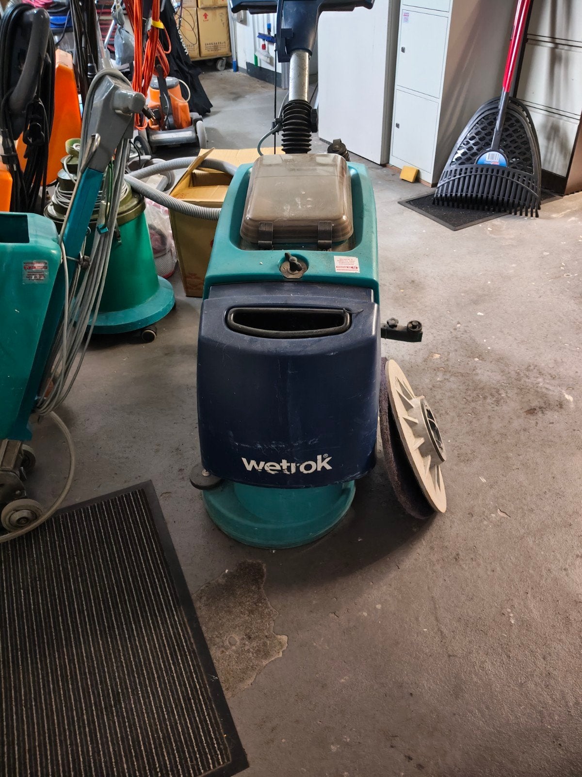 wetrok accu schrob/zuigmachine, Ophalen, Gebruikt, Schrobmachine