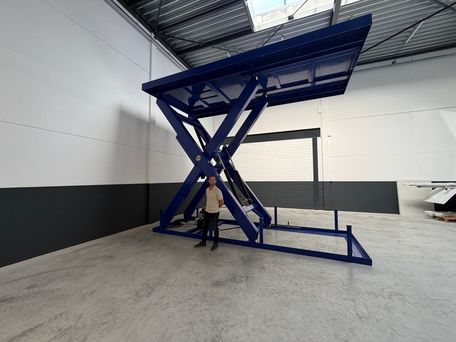 Autolift goederenlift schaarlift schaarheftafel, Ophalen