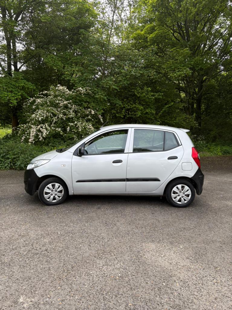 Hyundai i10 1.0 5DR 2013 Grijs, Auto's, Hyundai, Voorwielaandrijving, Stof, 400 kg, Origineel Nederlands