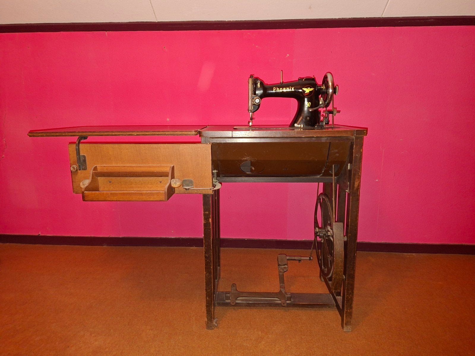 Antieke Phoenix Naaimachine met Tafel - Model 50, Antiek en Kunst, Ophalen