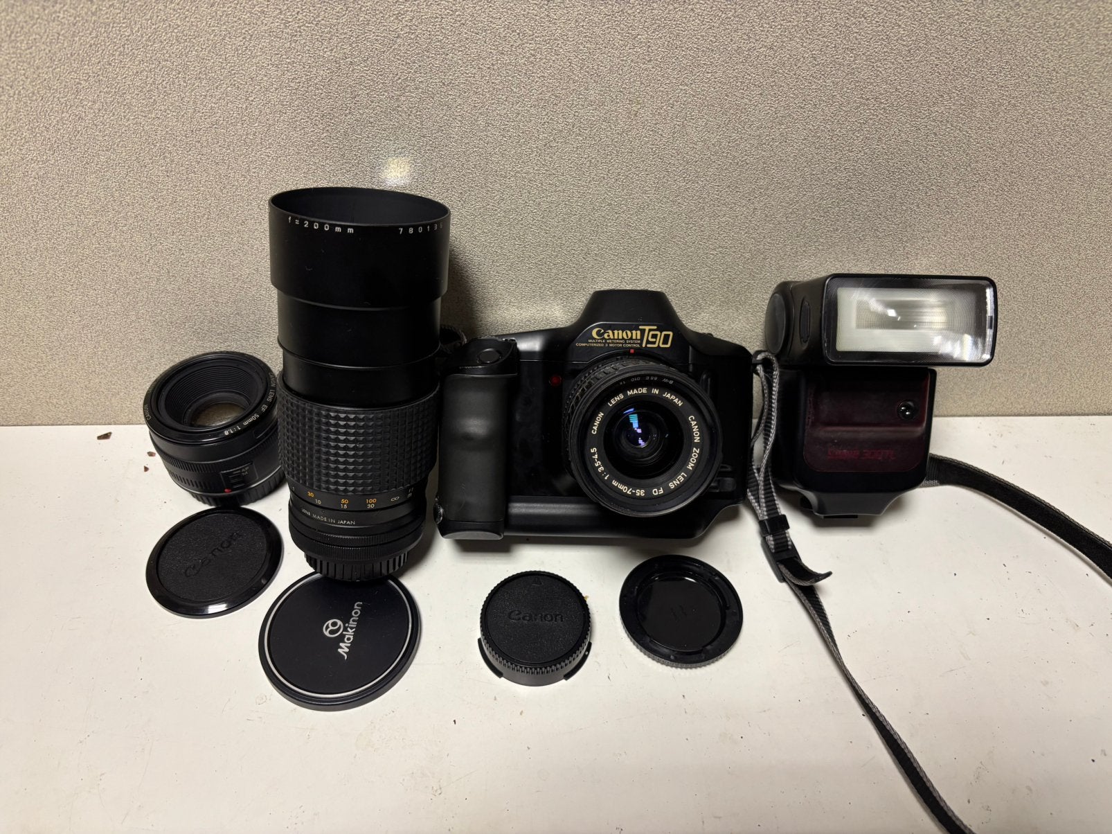Canon T90 Analoge Spiegelreflexset met 3 lenzen en flitser, Ophalen, Zo goed als nieuw, Spiegelreflex, Canon