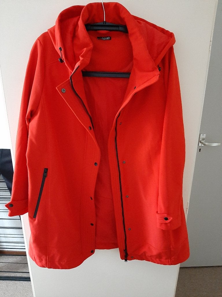 HERFST/REGENJAS  KLEUR  ROOD....  Z.G.A.N.    NORAH, Ophalen, Norah, Rood, Jas of Mantel