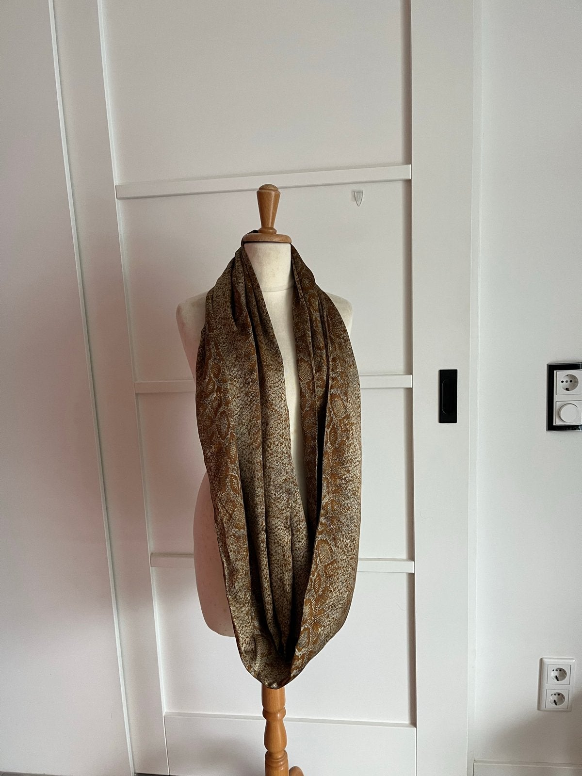 Malene Birger zijde Sjaal met Slangenprint, Ophalen of Verzenden, Zo goed als nieuw, Sjaal