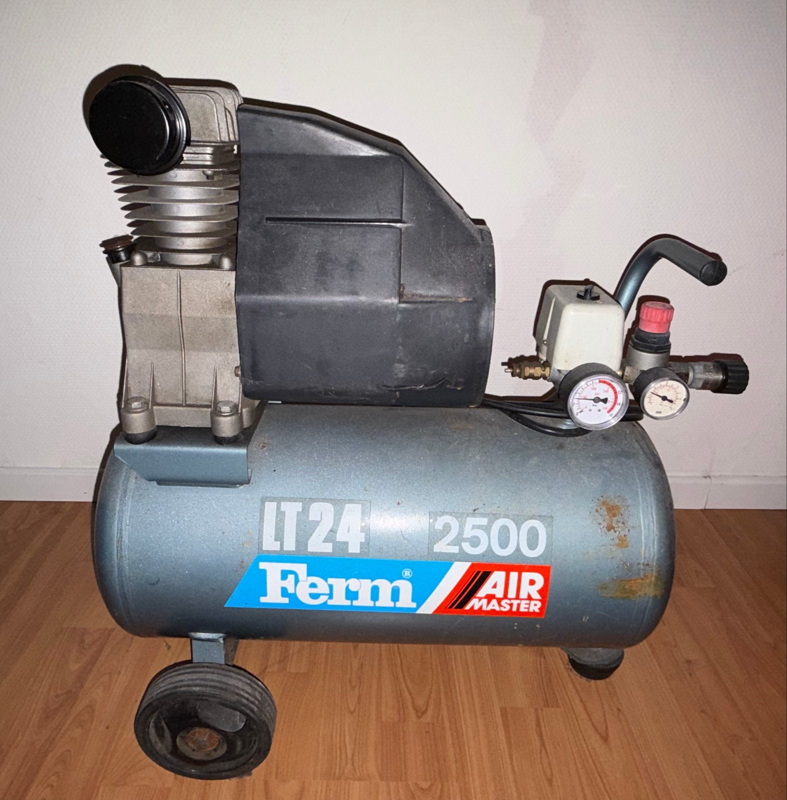 Ferm LT24 2500 Air Master Compressor - 24 Liter, Ophalen, Gebruikt, 6 tot 10 bar, Minder dan 200 liter/min