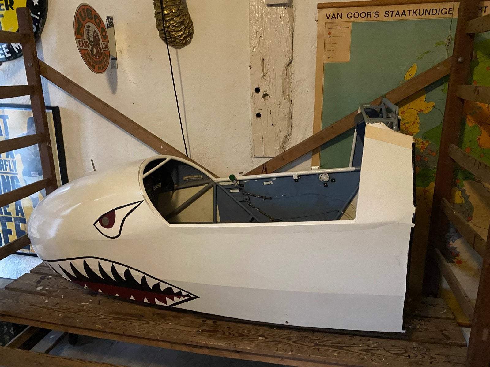 Unieke Cockpit Zweefvliegtuig met Haaietanden - Decoratie, Antiek en Kunst, Curiosa en Brocante, Ophalen
