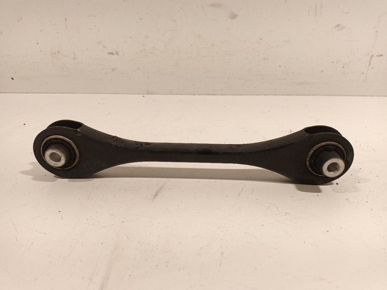 Draagarm links achter Volkswagen Golf, Onderdelen@venauto.nl, Van der Ven Autorecycling B.V., Gebruikt, Ettenseweg 76, 4706 PB Roosendaal, The Netherlands
