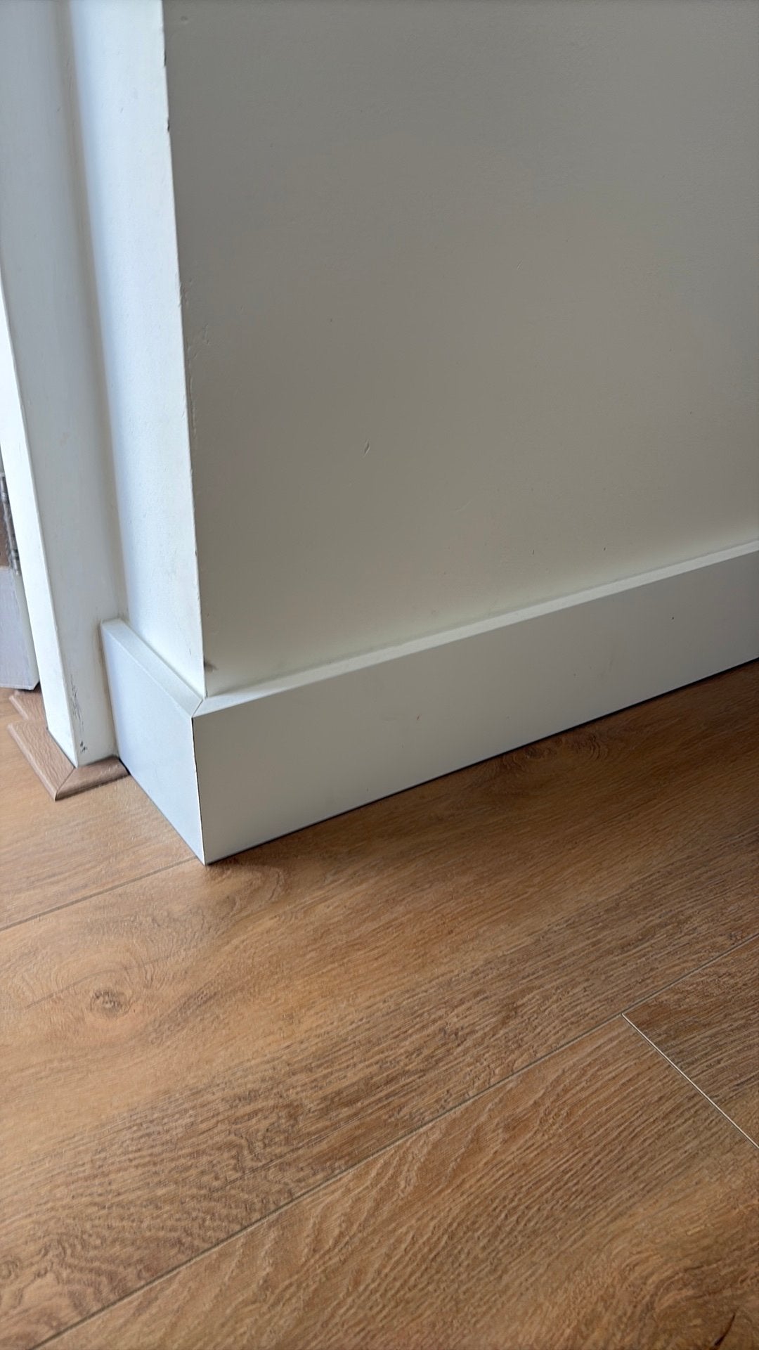 Witte plinten 12cm hoog, 2 volle pakken en losse plinten, Ophalen, Nieuw, Mdf, 250 cm of meer