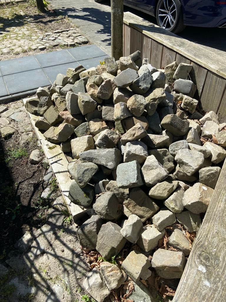Grote partij stenen voor tuin of oprit, Tuin en Terras, Grind, Keien en Split, Ophalen, Gebruikt, Grijs, Kei