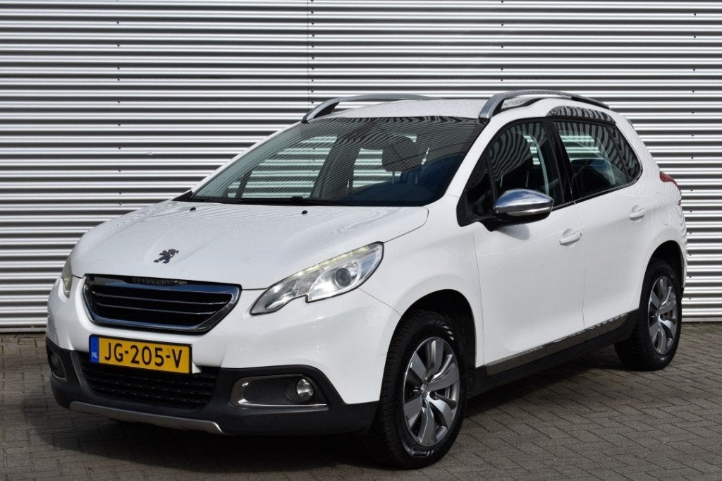 Peugeot 2008 1.6 BLUEHDI ALLURE / NAVI / PDC / ALL SEASON, Auto's, Gebruikt, Euro 6, 4 cilinders, Wit