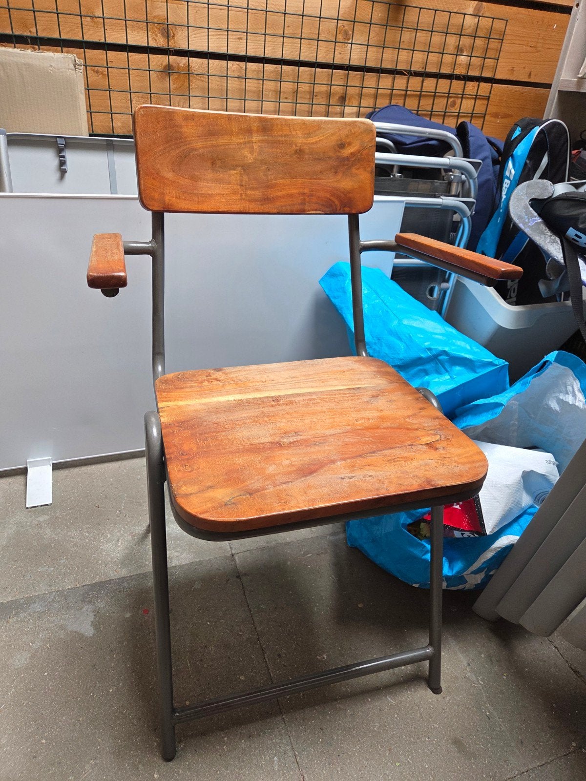 Houten stoel met metalen frame en armleuningen, Ophalen, Gebruikt, Bruin, Hout