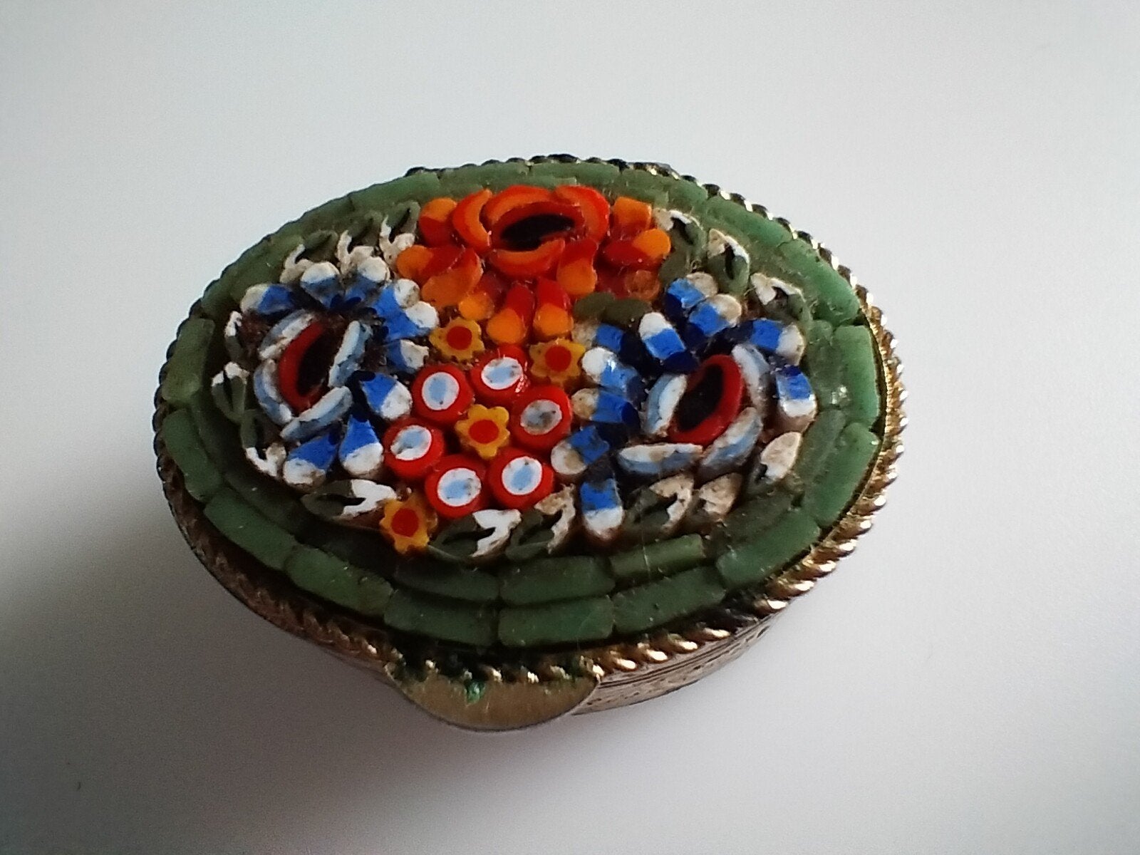 Prachtig antiek doosje met micro mozaïek bloemmotief

Afm ca, Verzenden, Overige materialen, Overige typen