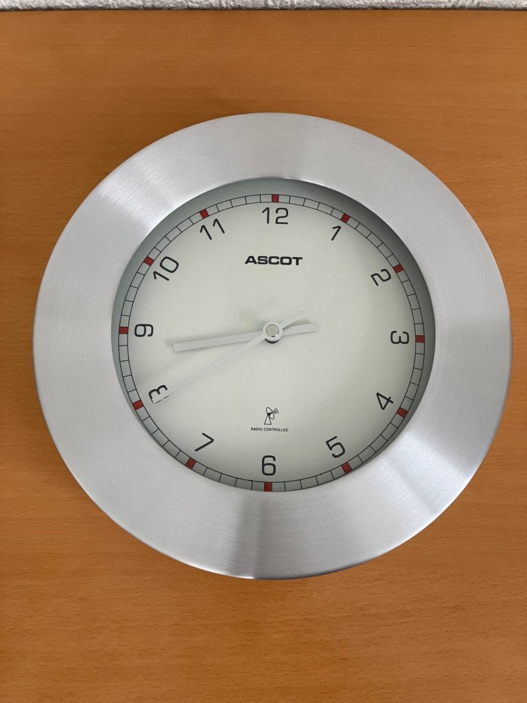 Ascot Radiogestuurde Wandklok – RVS look, Ophalen of Verzenden, Gebruikt, Analoog, Wandklok