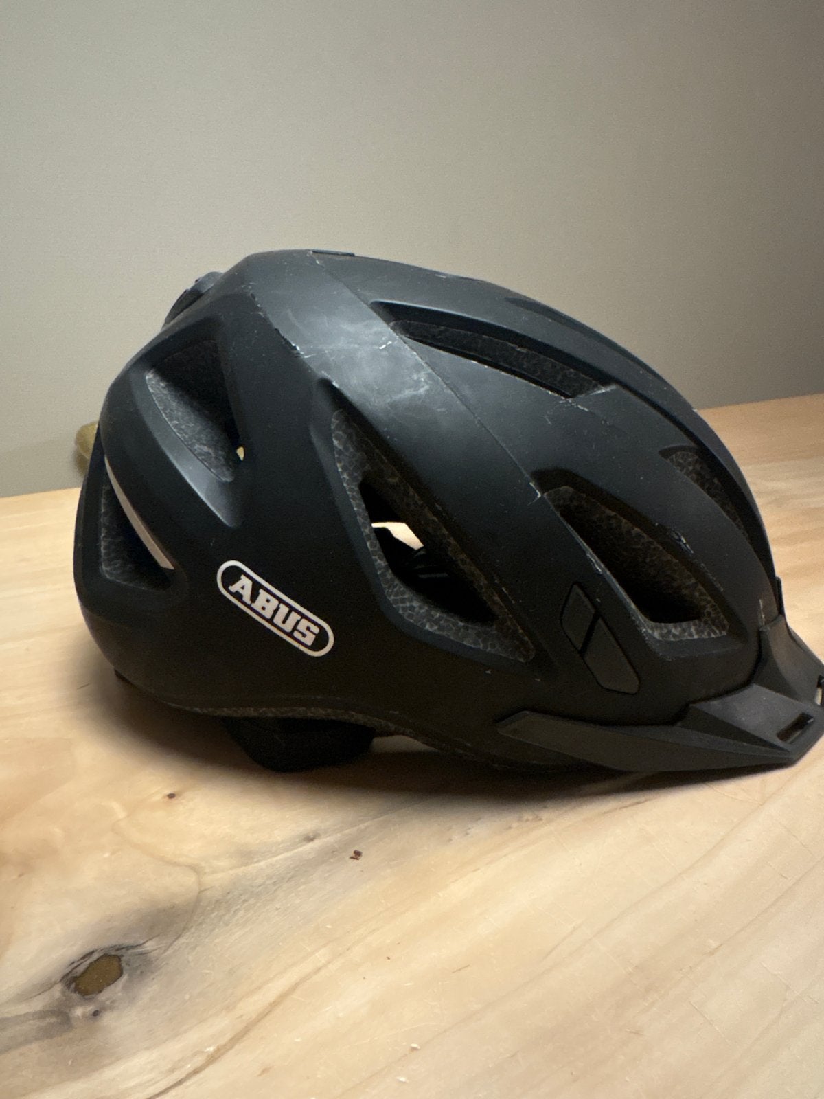 ABUS Urban-I 3.0 fietshelm met LED-achterlicht, Fietsen en Brommers, Fietsaccessoires | Fietshelmen, Ophalen of Verzenden, Gebruikt