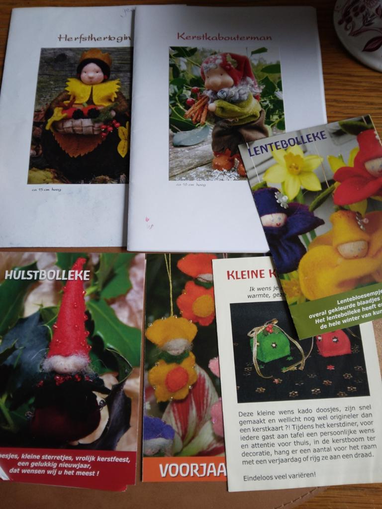 Vilt  diverse patronen voor vilten poppetjes  3 mappen, Hobby en Vrije tijd, Ophalen of Verzenden, Boek of Patroon