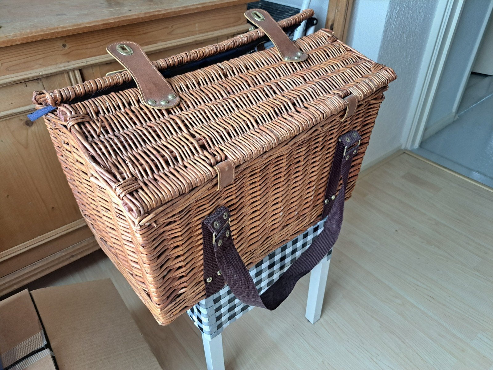 Rieten Picknickmand, Ophalen