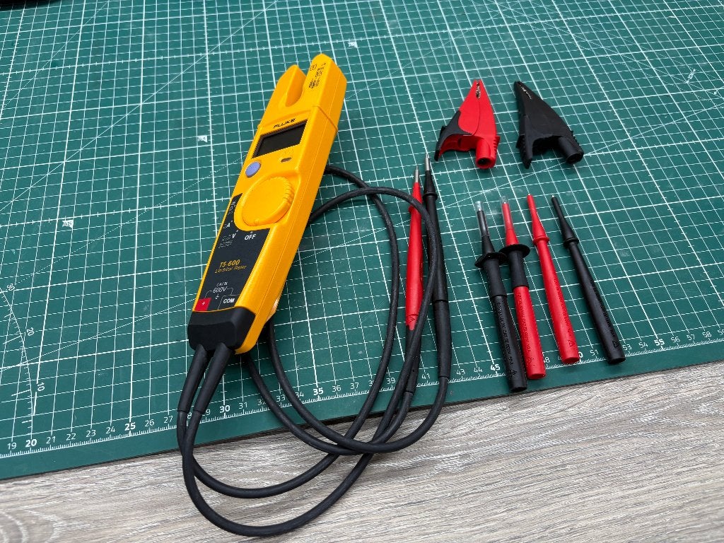 Fluke T5-600 Professionele Spanningstester + Accessoires, Verzenden, Gebruikt, Multimeter