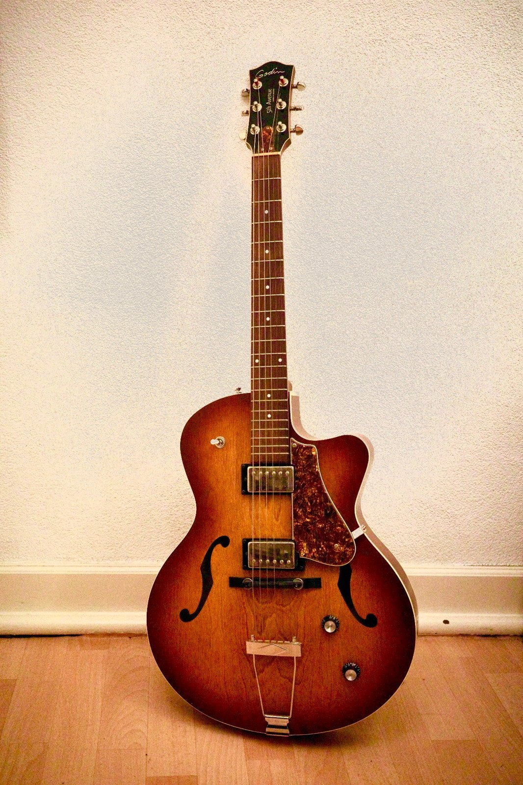Archtop Guitar - Godin 5th Avenue Kingpin II HB Cognac Burst, Ophalen of Verzenden, Zo goed als nieuw, Hollow body, Overige merken