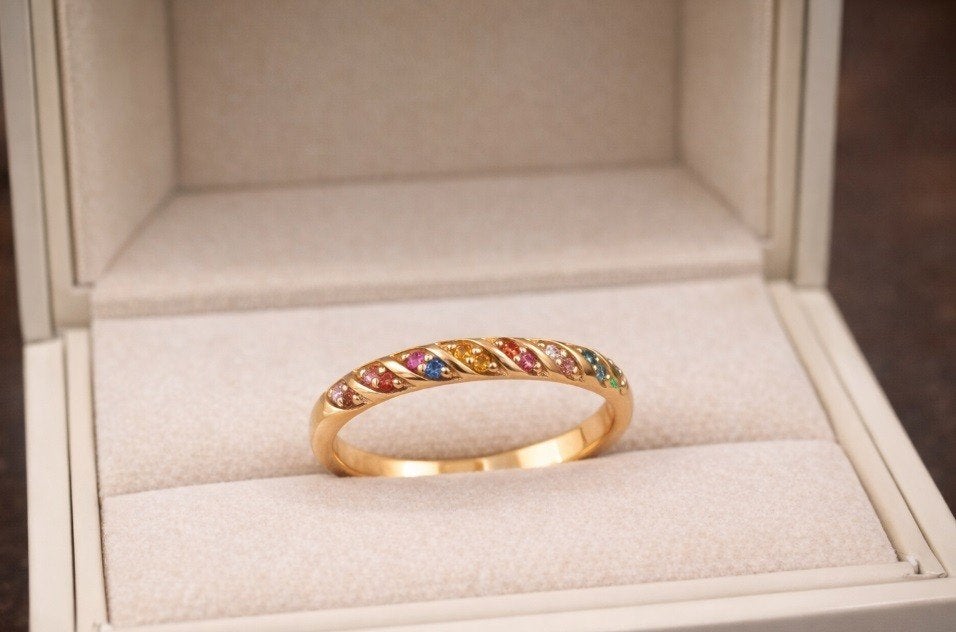 Gouden multicolour ring maat 18mm, Sieraden, Tassen en Uiterlijk, Ringen, Overige materialen, Ut, Nieuw, Ophalen of Verzenden