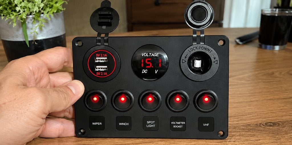 Schakelpaneel 12 V USB Aansluiting en 5 Schakelaars auto, Ophalen of Verzenden, Nieuw, Overige typen