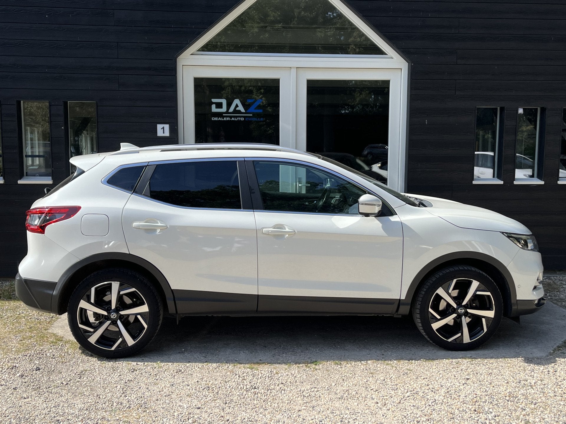 Nissan QASHQAI 1.2 Tekna + Ecc/Navi/Pano/Trekhaak (bj 2019), Auto's, Voorwielaandrijving, Gebruikt, 4 cilinders, Wit