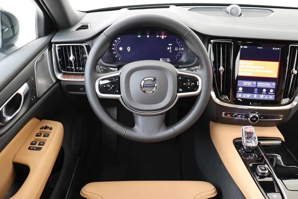 Volvo V60 T8 PLUG-IN HYBRID AWD ULTRA PERFORMANCE ED. DARK *, Auto's, Volvo, Automaat, 12 maanden, Euro 6, 4 cilinders