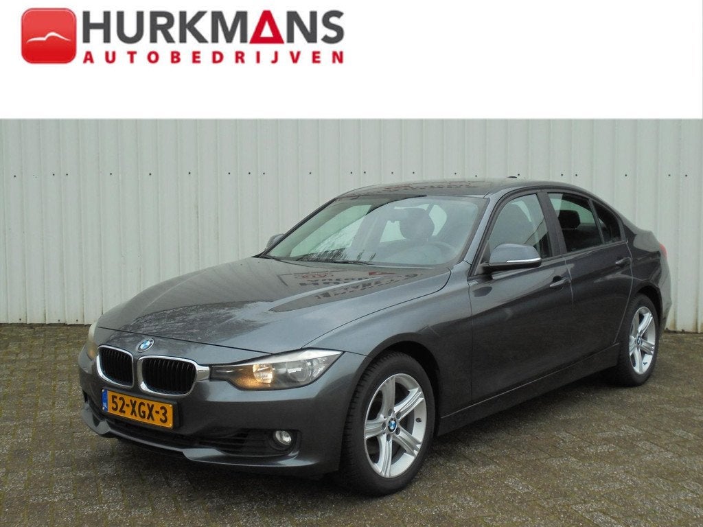 BMW 3-Serie (e90) 320i 184 PK NL-AUTO AUTOMAAT LEES TEKST !, Auto's, BMW, Automaat, Euro 5, Gebruikt, Zwart