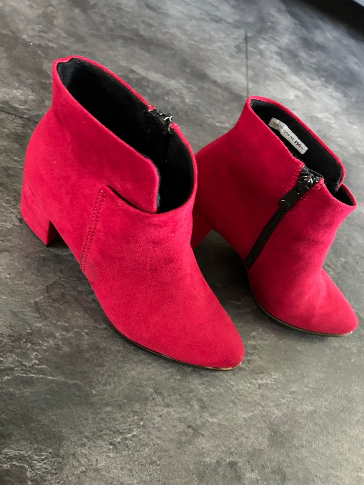 Nieuwe Rode suède enkellaarsjes met hak maat 39, Kleding | Dames, Ophalen, Nieuw, Rood, Lage of Enkellaarzen