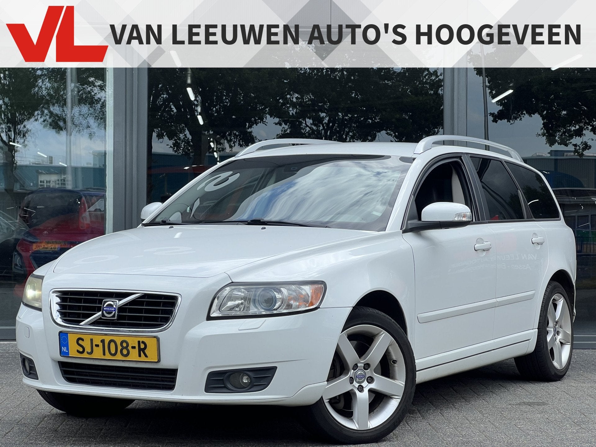 Volvo V50 2.5 T5 AWD Summum | Trekhaak | RIJKLAAR (bj 2007), Auto's, Volvo, Gebruikt, Zwart, Automatische klimaatregeling, 700 kg