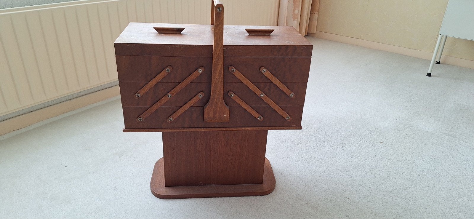 Vintage Naaidoos op standaard - Compleet met inhoud, Ophalen