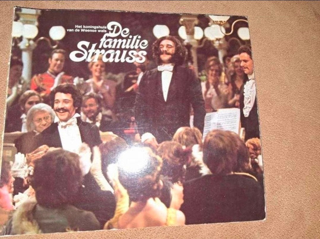 De Familie Strauss - Het Koningshuis van de Weense Wals, Overige componisten, Ophalen of Verzenden, Zo goed als nieuw, Romantiek